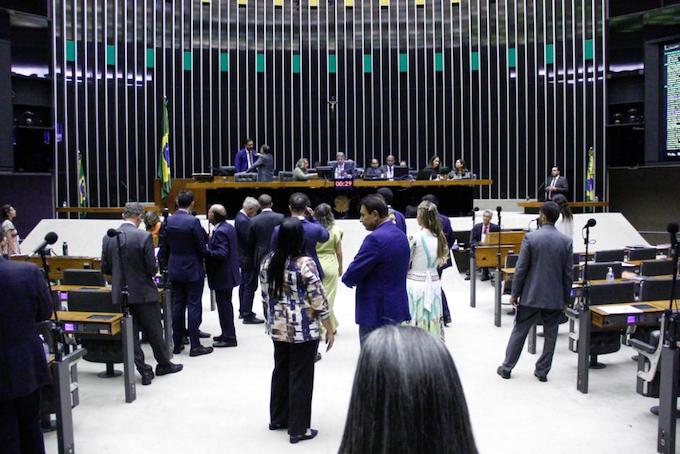 C Mara Dos Deputados Aprova Urg Ncia Para Projeto Que Pune Institutos