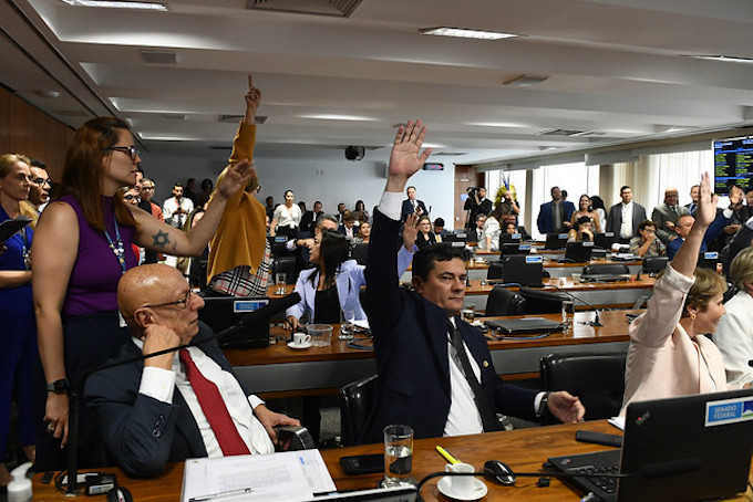 Senado CCJ aprova PL que cria marco temporal para a regularização de