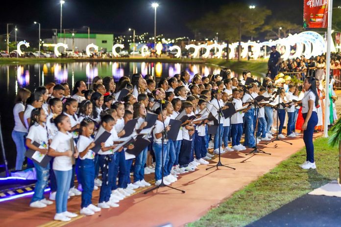 Acender das luzes no Centro Administrativo e cantata natalina