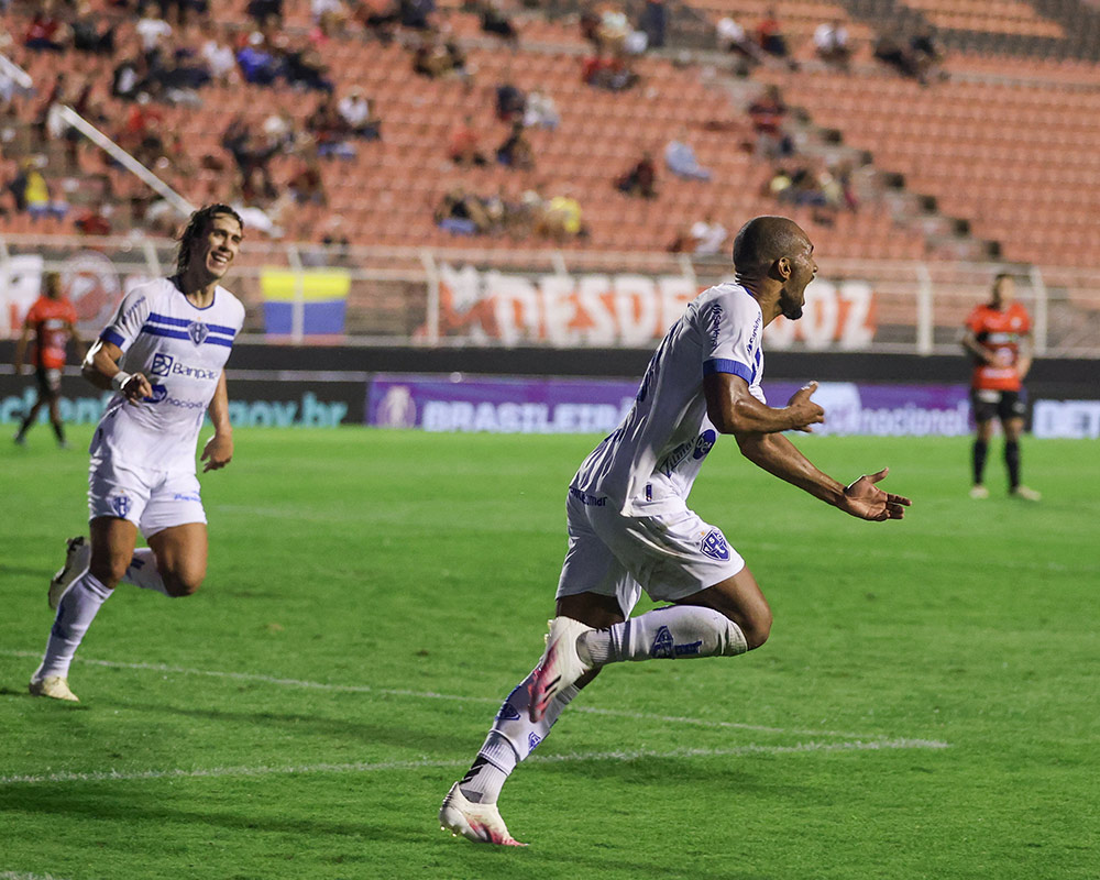 Com Uma Chuva De Gols, Paysandu Vence O Ituano E Respira Na Tabela Da ...